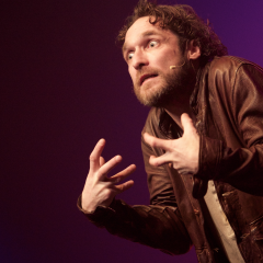 Javier Guzman; Hofnar van de lage landen